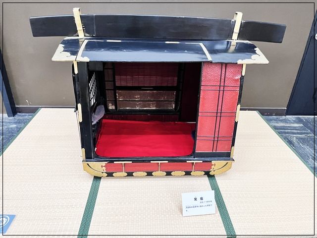 岸和田城内で展示されている駕籠